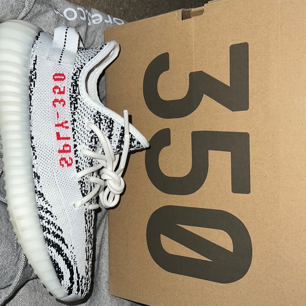 Yeezy 350 zebra